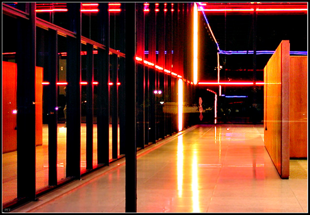 Licht: Punkt Linie Fläche (Neue Nationalgalerie in Berlin 1)