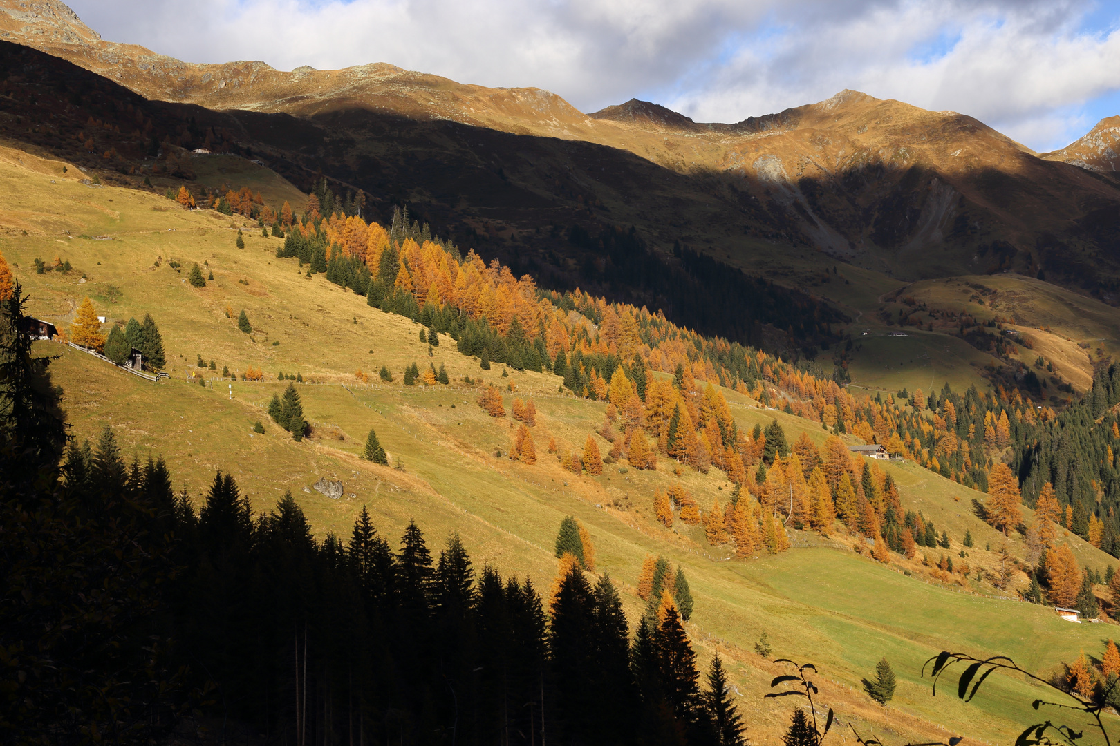 Licht Schatten Spiele am Berg