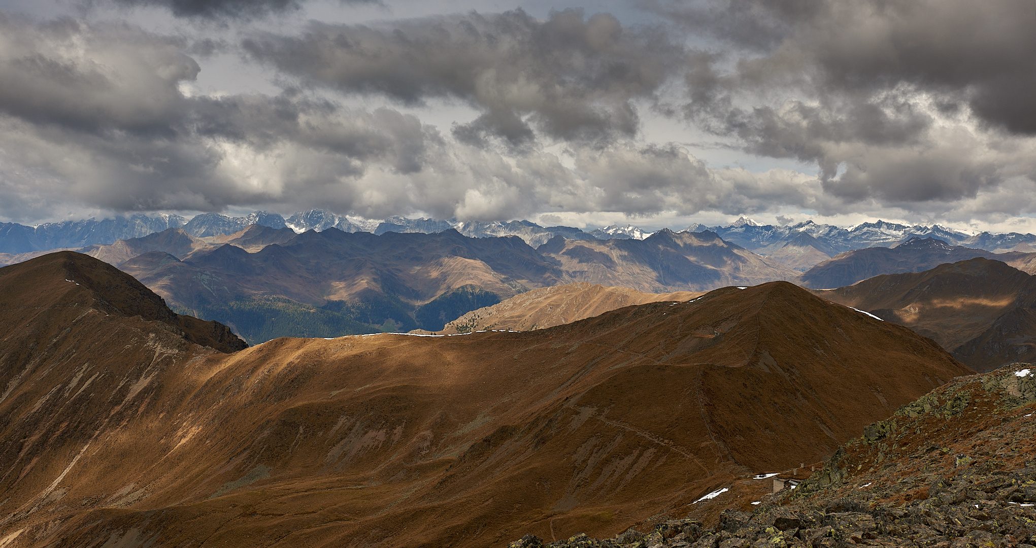 Licht-Schattenwolkenspiel, Aufnahme vom 2663 m hohen Pfannhorn mit...