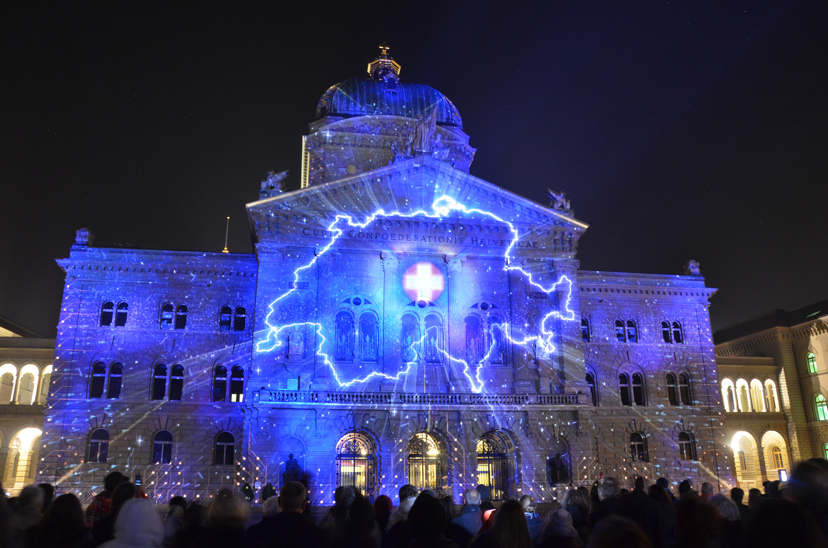 Licht-Show am Bundeshaus, Bern