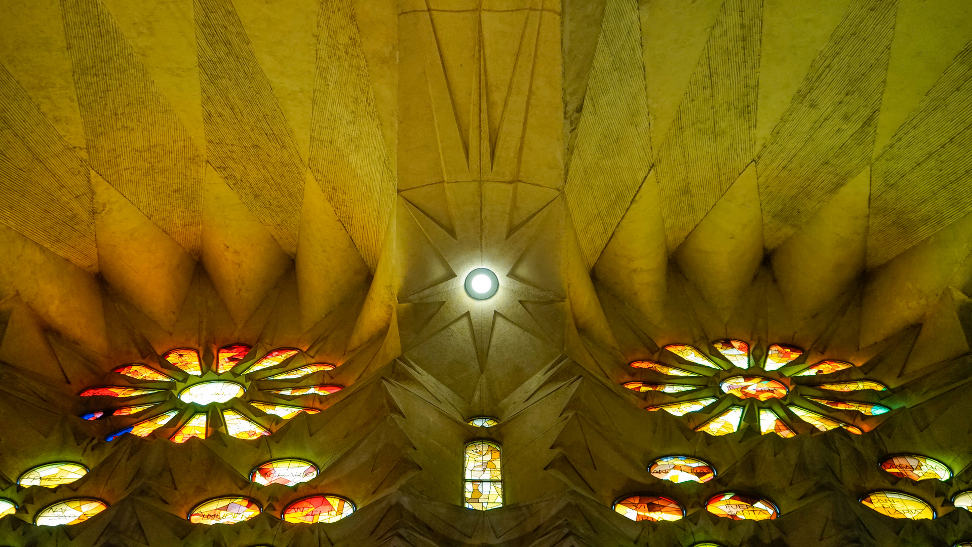 Licht- und Farbenkunst Gaudi's in der Sagrada Família