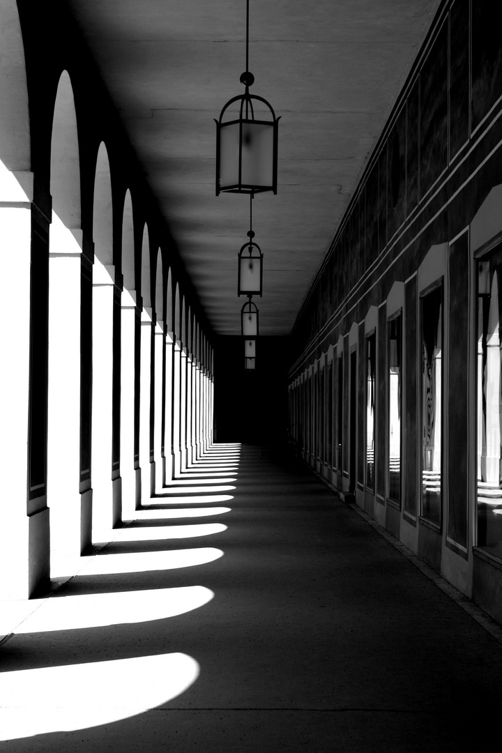 Licht und Schatten Foto &amp; Bild architektur, tunnel tunell, motive
