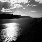 Licht und Schatten am Saltdalsfjord auf dem Weg mit dem Rad nach Fauske