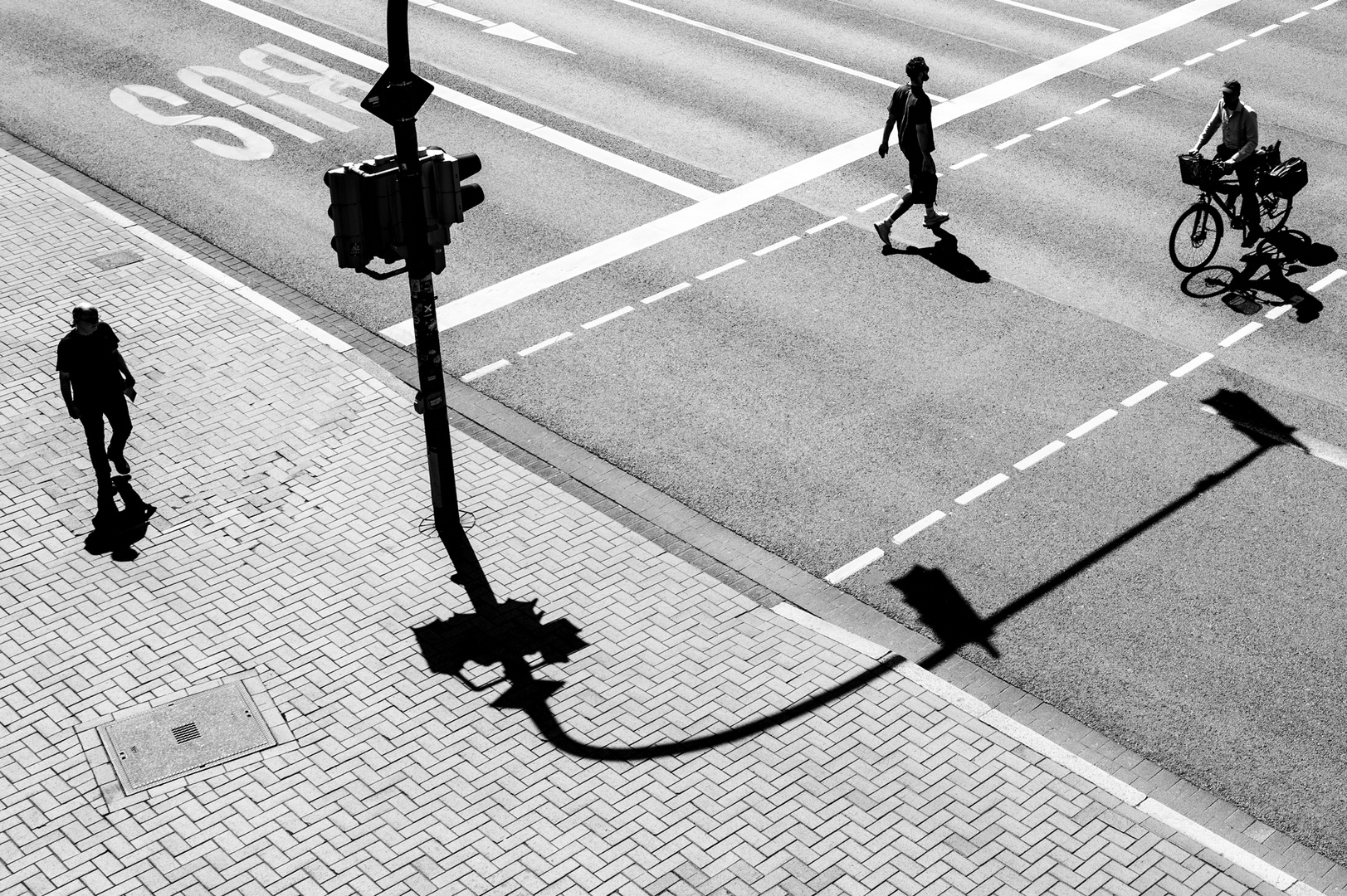 Licht und Schatten an einem sonnigen Tag 