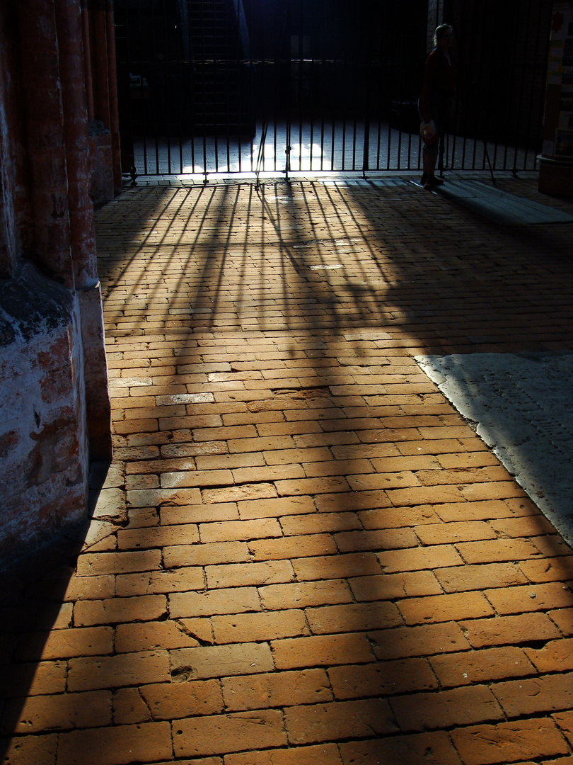 Licht und Schatten im Dom