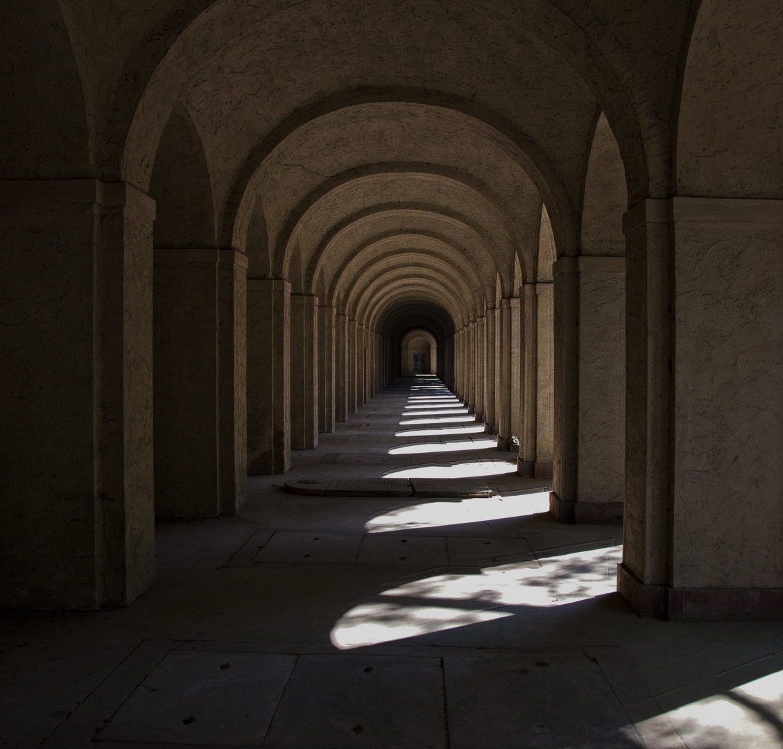 Licht und Schatten im Gruftenweg