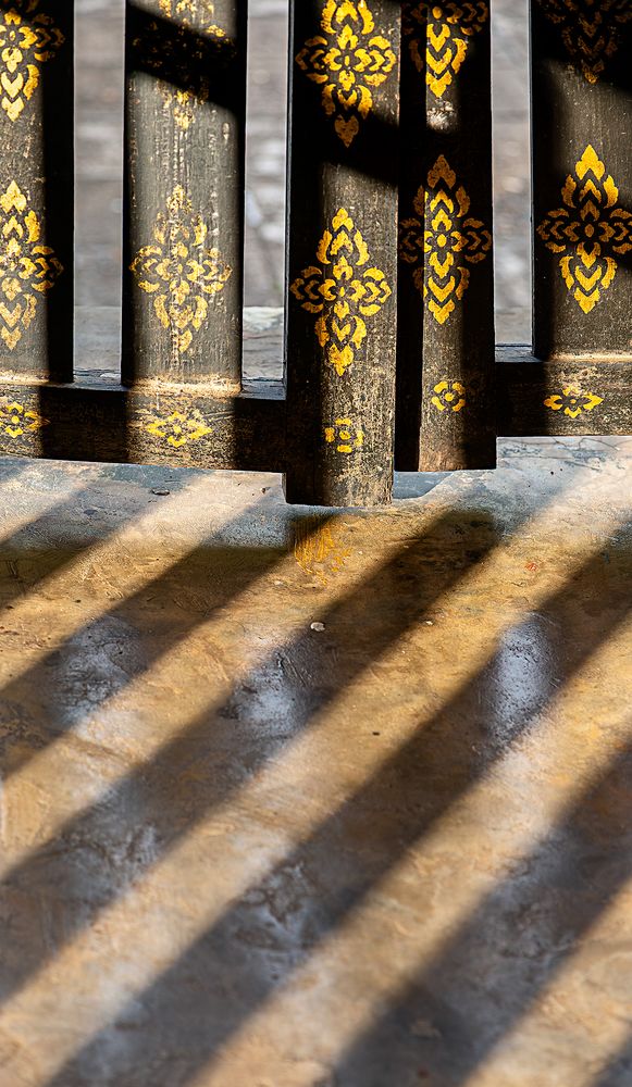 Licht und Schatten im Wat Xieng Thong