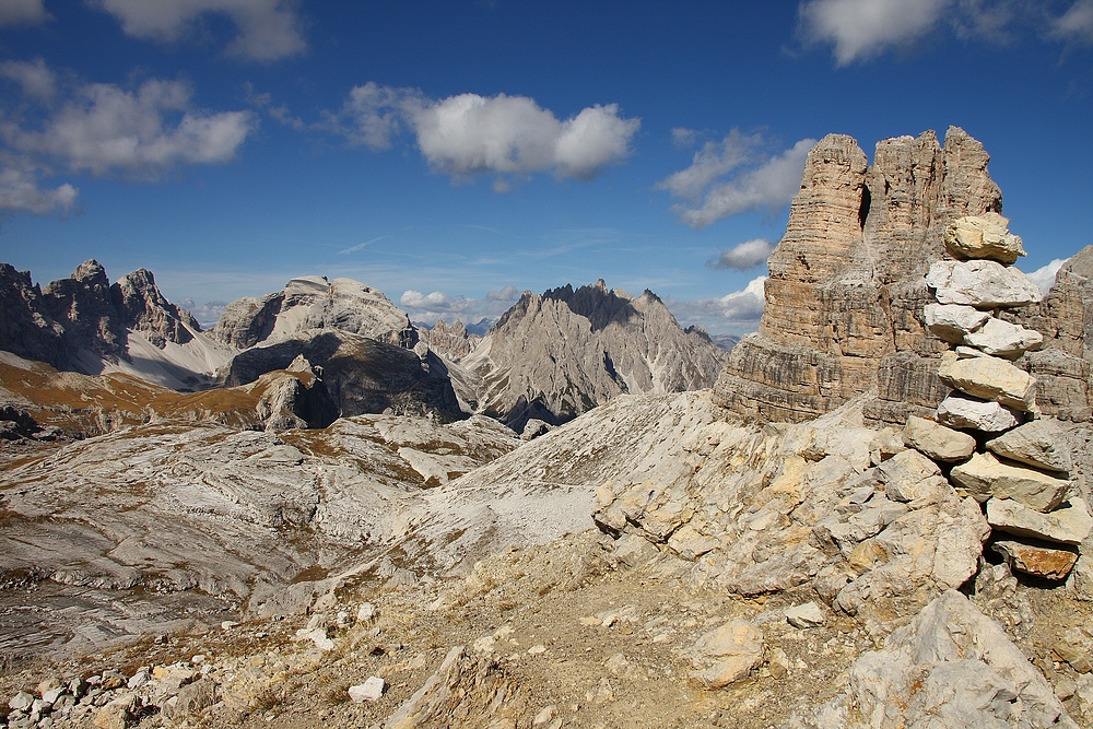 Licht und Schatten in der  bizarren Welt der Dolomiten. Rechts der Toblinger Knoten...