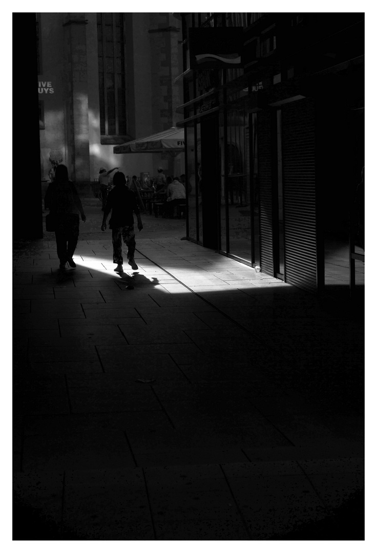 Licht und Schatten in der Großstadt