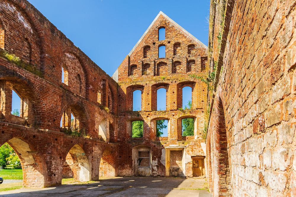 Licht und Schatten in der Ruine altes Kloster Bad Doberan 2