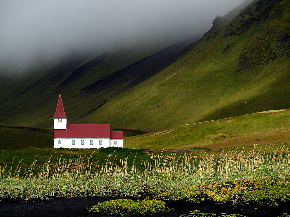 Licht und Schatten in Vik í Mýrdal - Island (25)