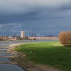 Licht und Schatten über dem Rhein