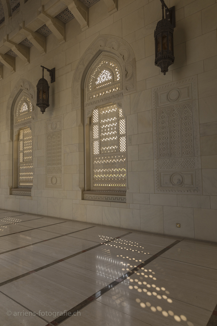 Licht-und Schattenspiel in der S.A.Q.-Moschee