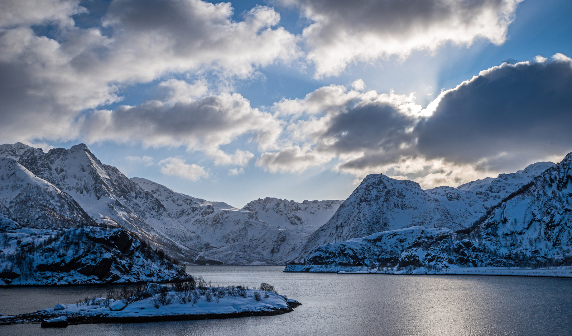 Licht- und Schattenspiele im Fjord