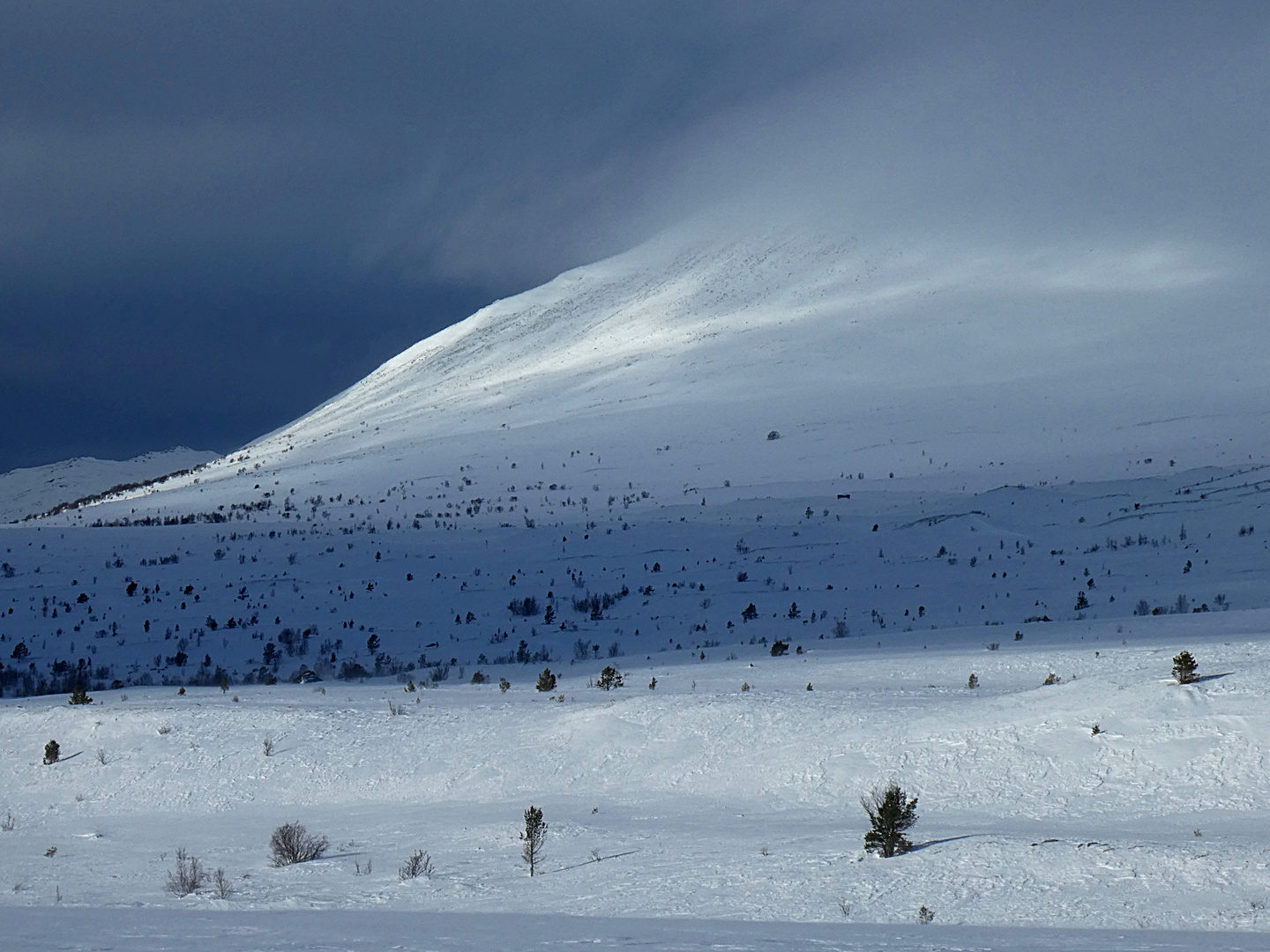 Licht und Wolken: gespenstisches Stimmung