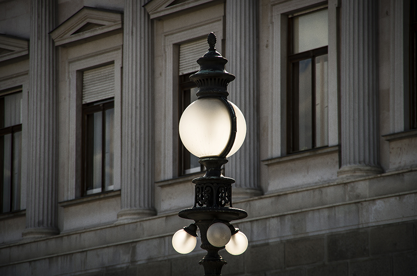 Licht vor dem Parlament