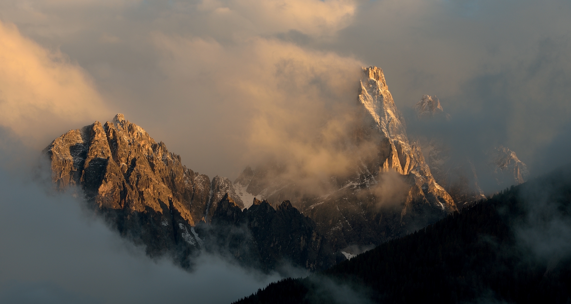 Licht-Wolkenspektakel am Abend an der  Dreischusterspitze, schön... 