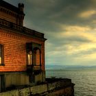 Licht-Wolkenspiegelung im Schlossfenster