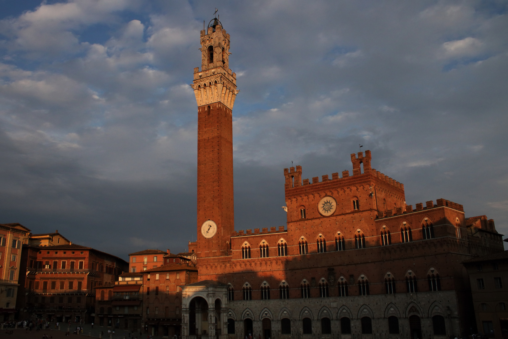 Lichtblicke im Dunkeln - Piazza del Compo/ Palazzo Publico in Siena