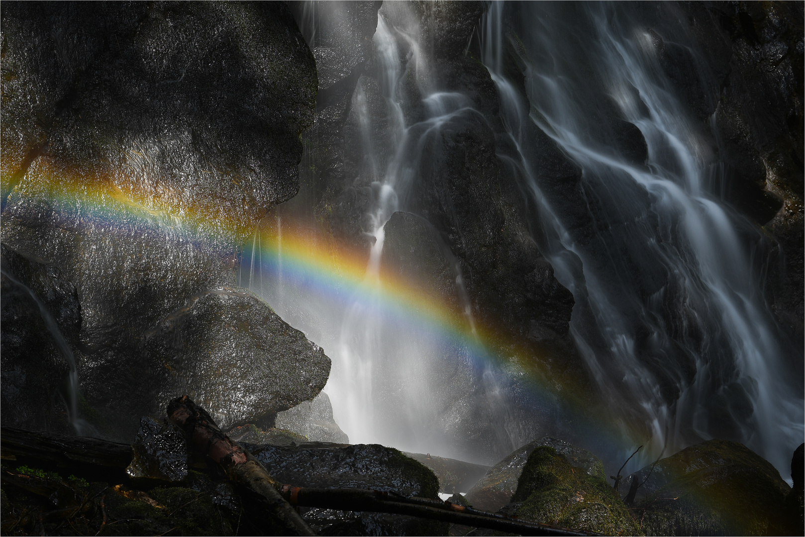 Lichtbrechung am Wasserfall