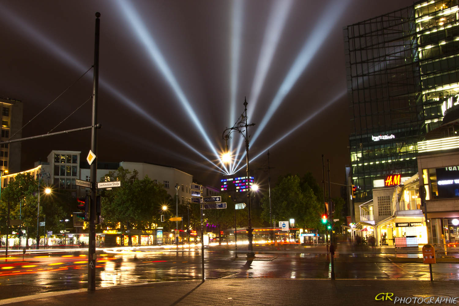 Lichtdach über Berlin