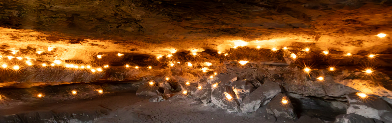 Lichteln in der Lichterhöhle