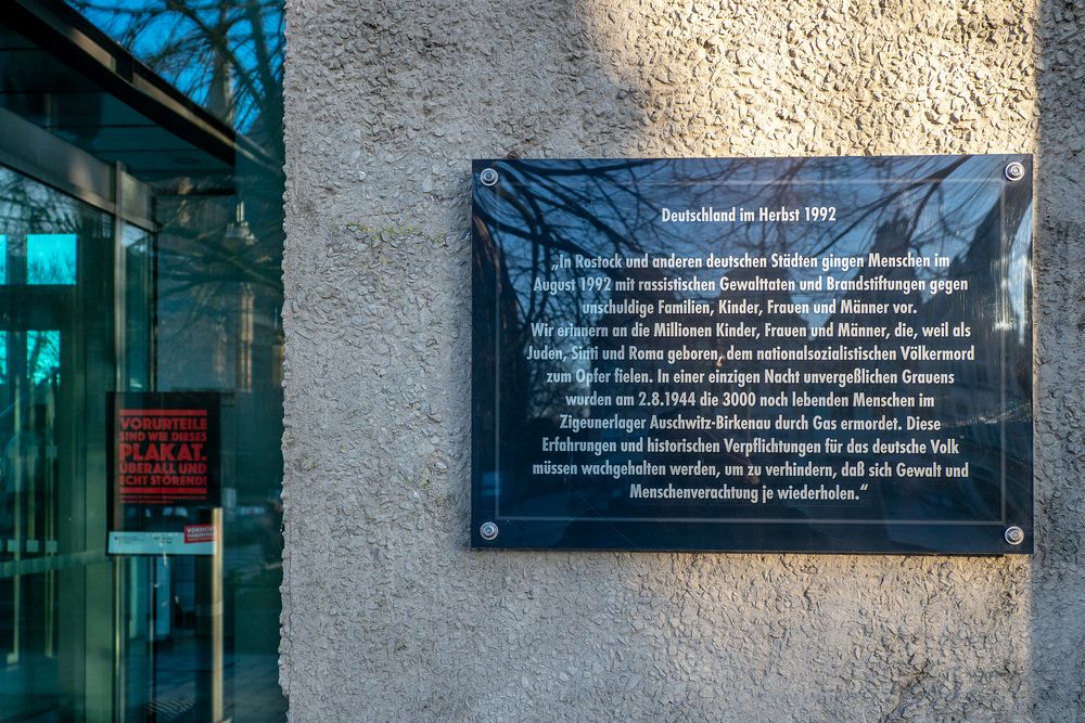 Lichtenhagen im August 1992 Foto & Bild motive, rathaus, rostock