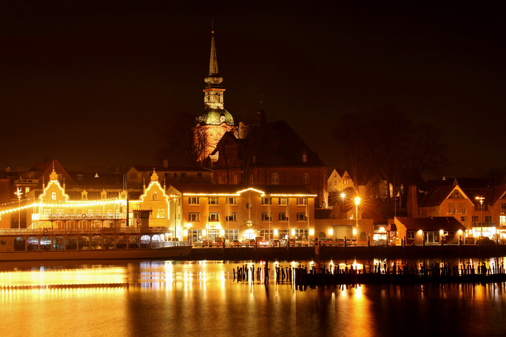 Lichter am Hafen