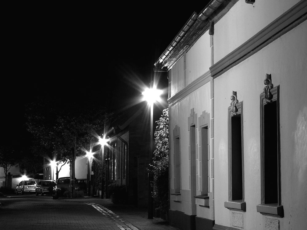 Lichter am Rande der Straße