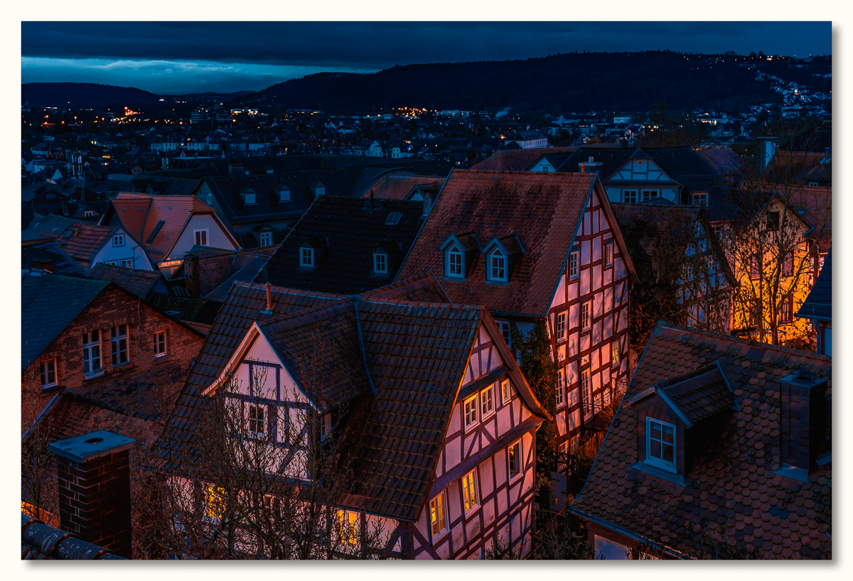 Lichter einer schlafenden Oberstadt