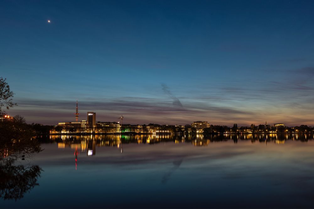 Lichter in der Abenddämmerung