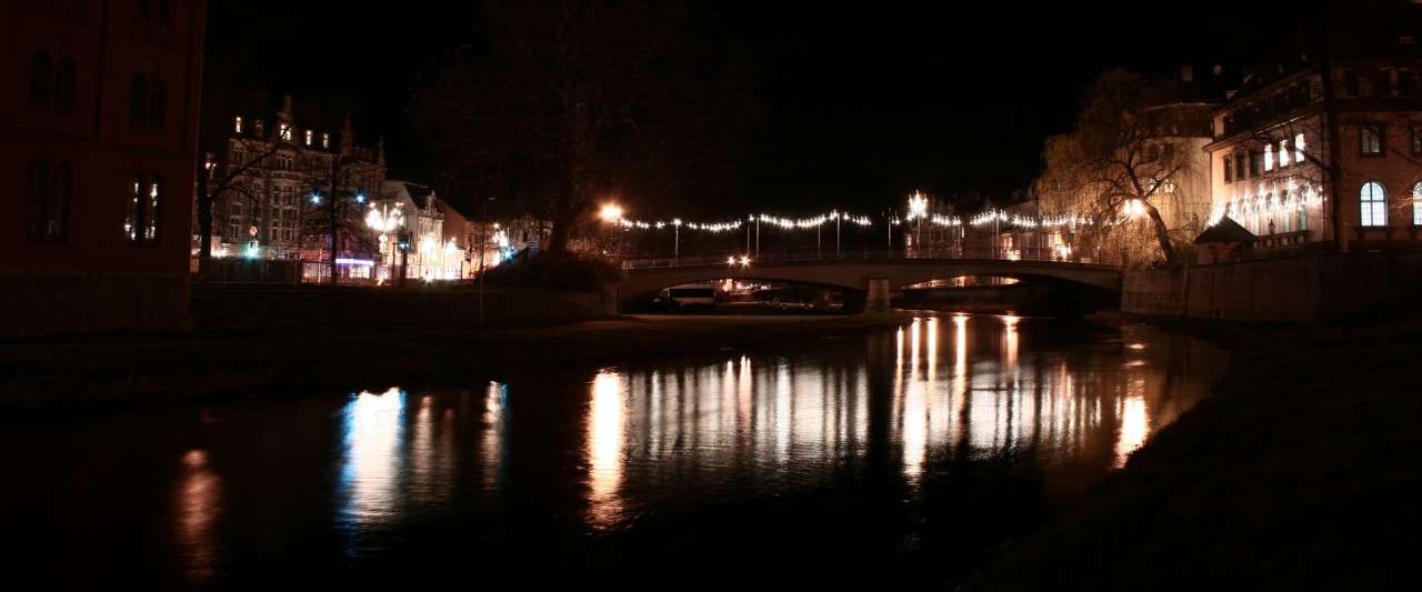 Lichter unter der Brücke