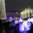 Lichterballons auf dem Hamburger Weihnachtsmarkt.