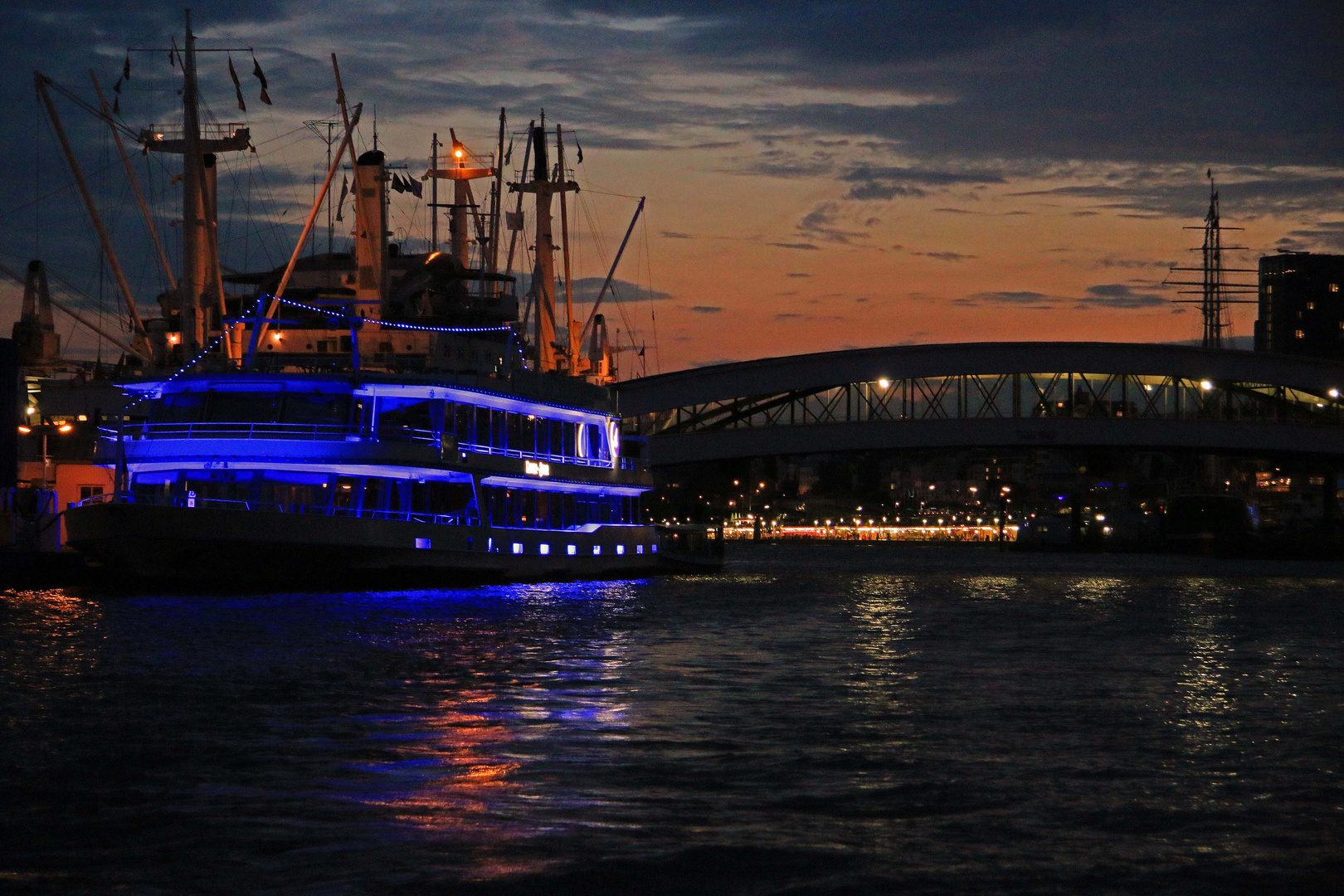 Lichterfahrt im Hamburger Hafen