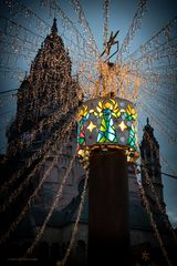 Lichterhimmel auf dem Weihnachtsmarkt an der Heunensäule | Mainz