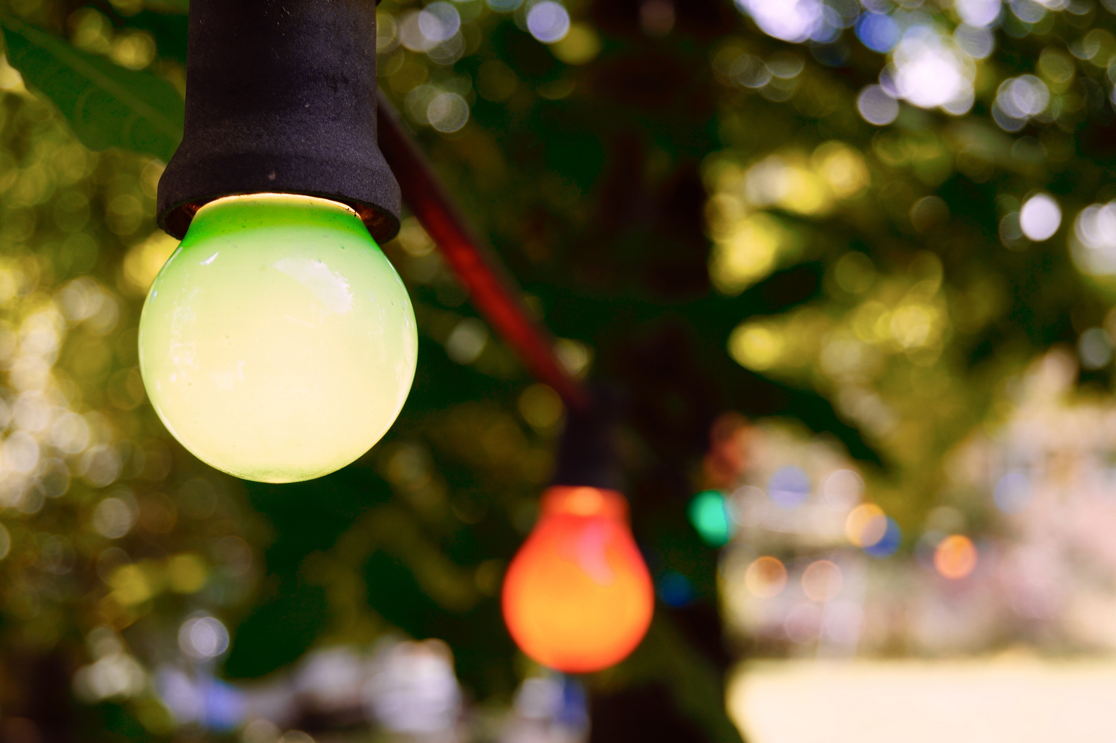 Lichterkette im Garten