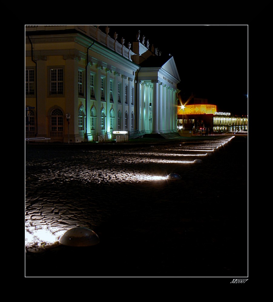 Lichterkette vor dem Fridericianum