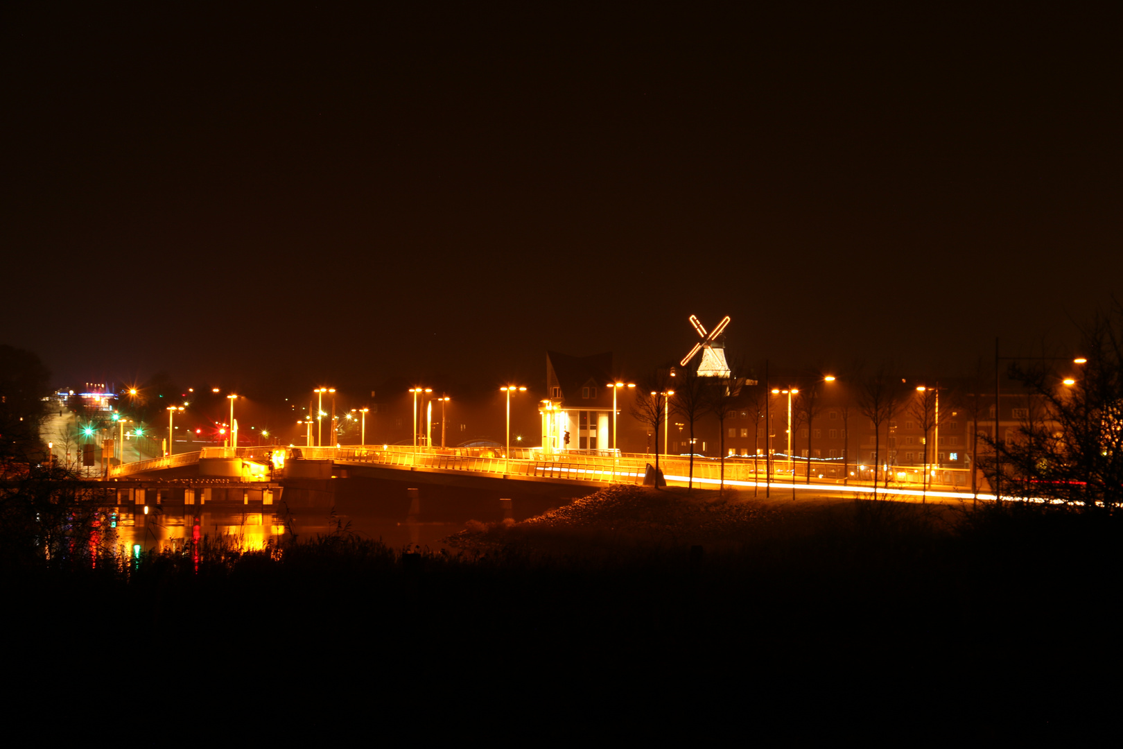 Lichtermeer am Hafen