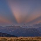 Lichtershow über den Berner Alpen