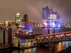 Lichterspiel am Eröffnungstag der Elbphilharmonie