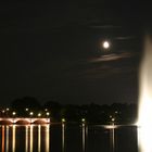 Lichterspiel auf der Binnenalster bei Nacht