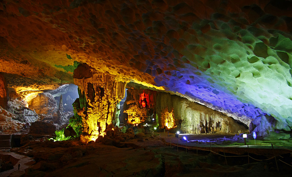 Lichterspiel in der Höhle Hang Sung Sot