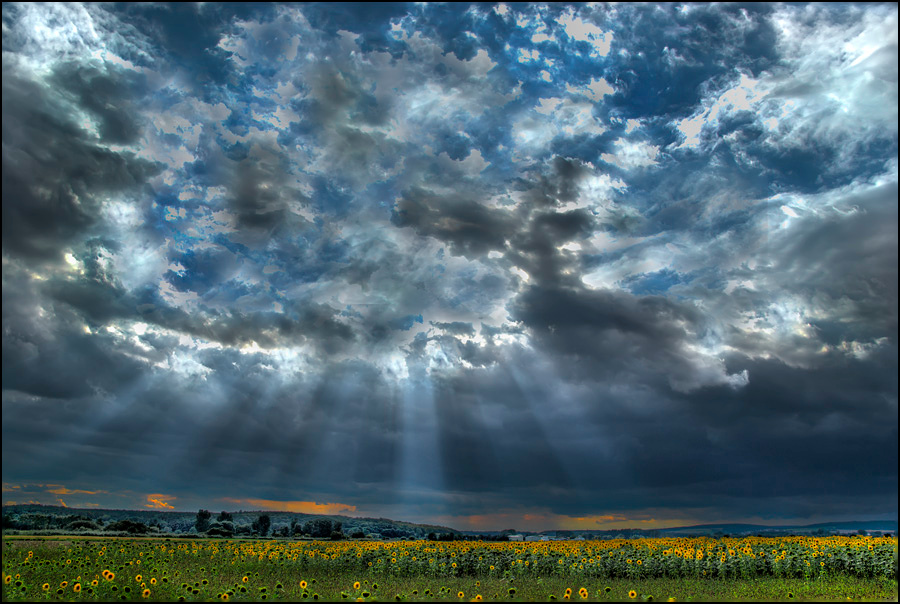 Lichterspiele in den Wolken