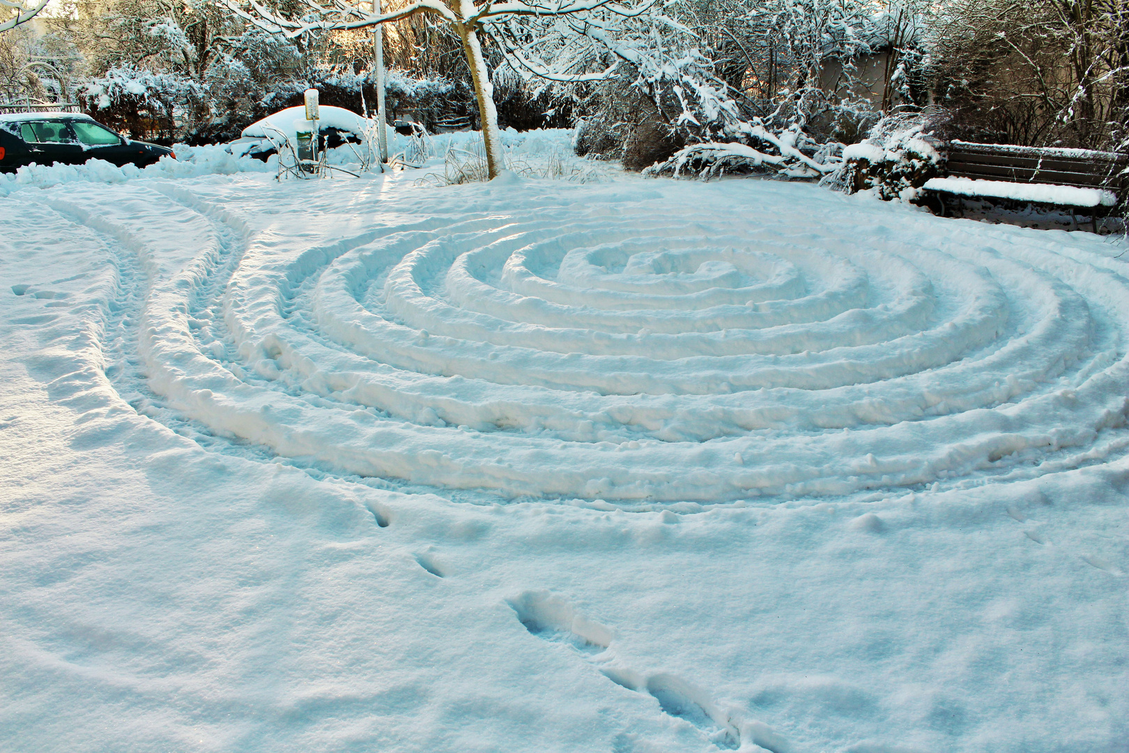 Lichterspirale - vom Schnee um-inszeniert