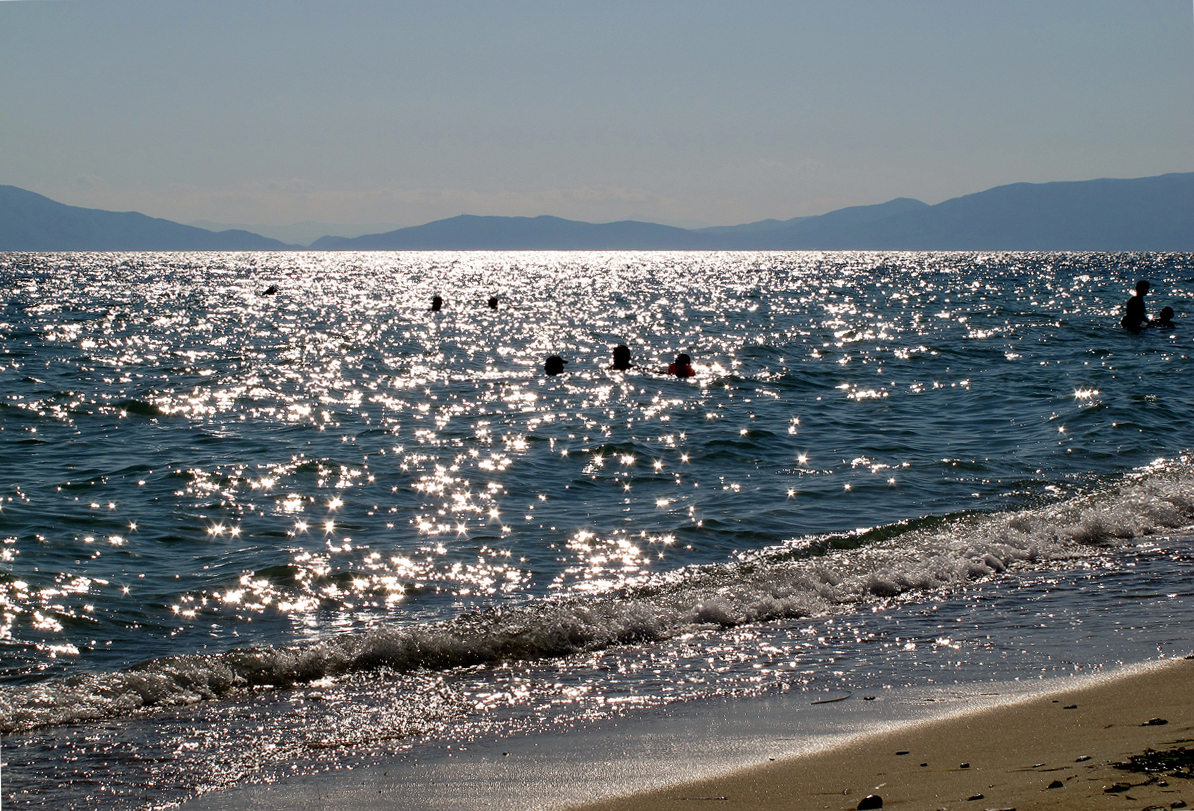 ...Lichtertanz der Sonnenstrahlen über dem Meer...