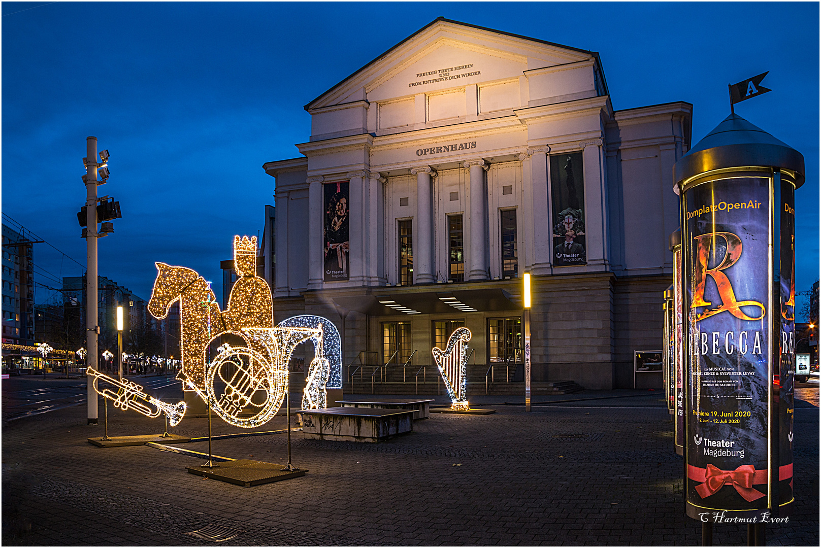 Lichterwelten vorm Opernhaus