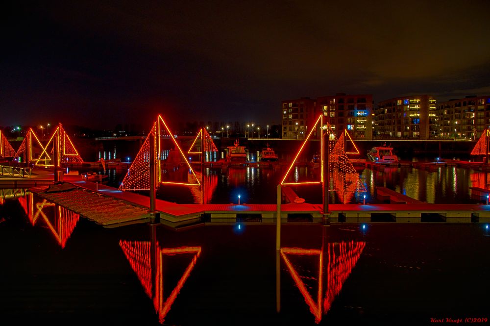 Lichtinstallation im Zollhafen