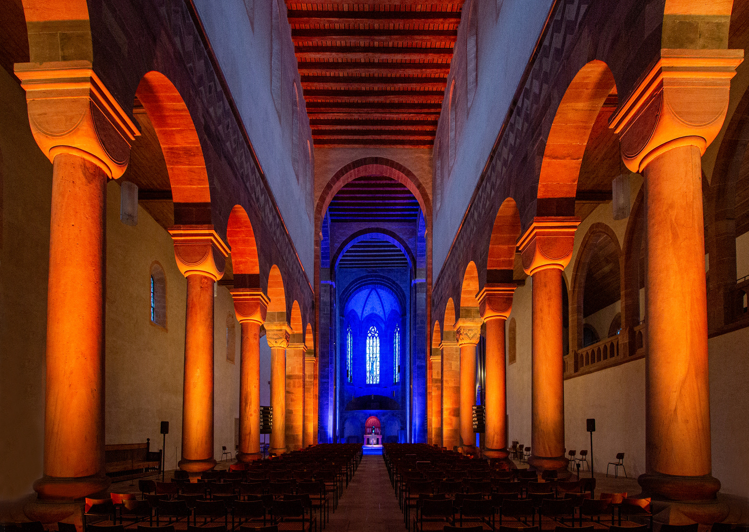 Lichtinstallation  in der Kirche von Alpirsbach