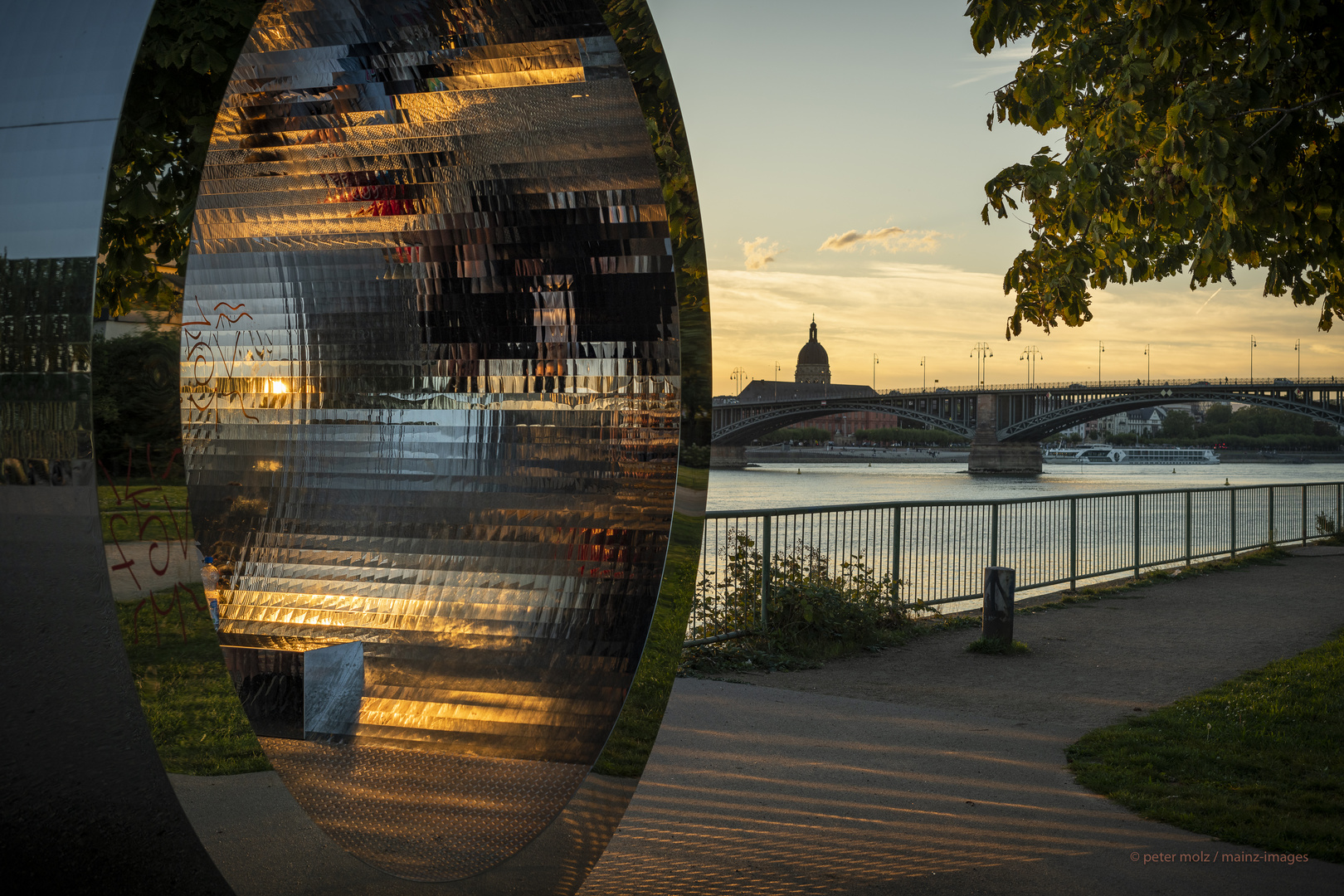 Lichtkanal | Rheinufer Mainz-Kastel