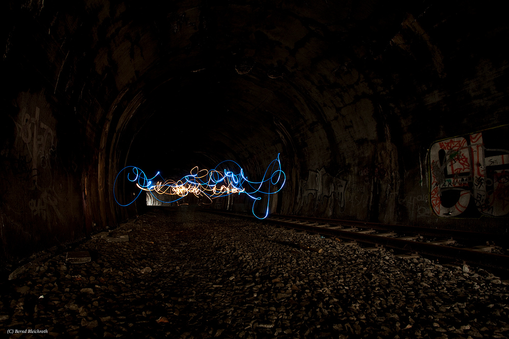 Lichtmalerei im Dorrenberg Tunnel